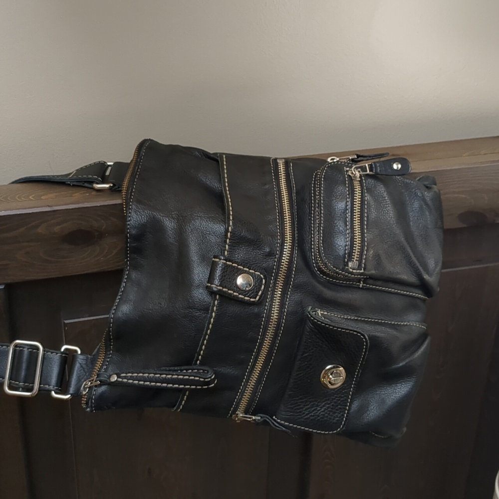 Vintage 90s Roots Venetian Village Prince Tribe Pebbled Leather Crossbody Black